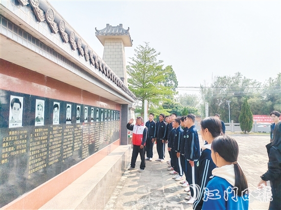 臺山市各級黨政機關(guān)、企事業(yè)單位、學校開展紀念活動，形成全社會共同緬懷英烈的良好風尚。