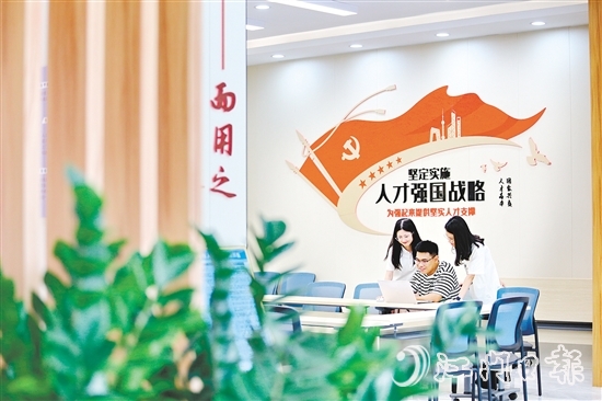 專員一對一服務鶴山籍大學應屆畢業(yè)生。