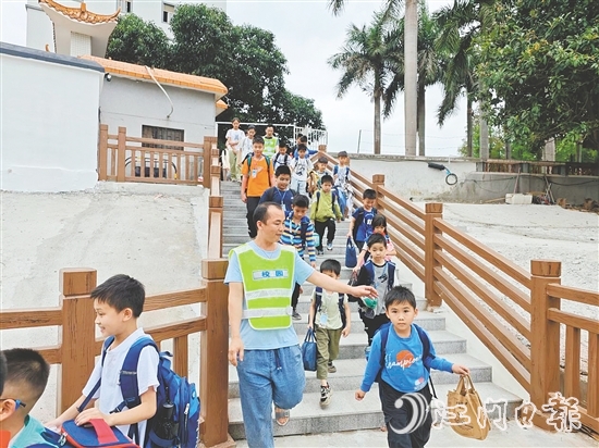 “上學(xué)路”保障學(xué)生平安上學(xué)、放學(xué)。