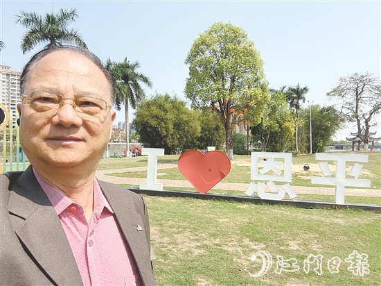 吳偉明在恩平自拍。