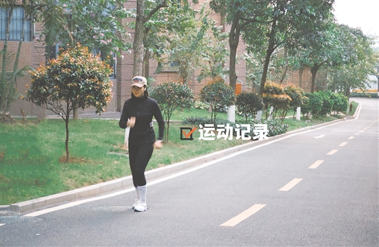 阿鈺跑步注重正確姿勢(shì)和持續(xù)堅(jiān)持。