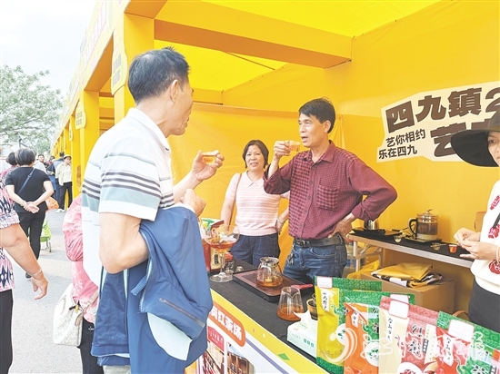 本地企業(yè)攜特色產(chǎn)品亮相嘉年華。