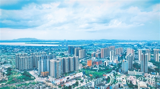 鶴山擁有廣闊的發(fā)展空間、扎實的產業(yè)基礎和良好的發(fā)展勢頭。圖為鶴山城區(qū)。