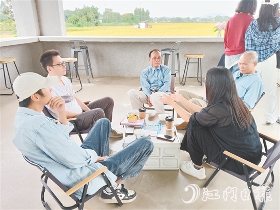 經(jīng)過修葺的謝永寬故居不僅在庭院設(shè)計(jì)上融入紅色文創(chuàng)元素，還在周邊創(chuàng)新引入稻田咖啡館業(yè)態(tài)。