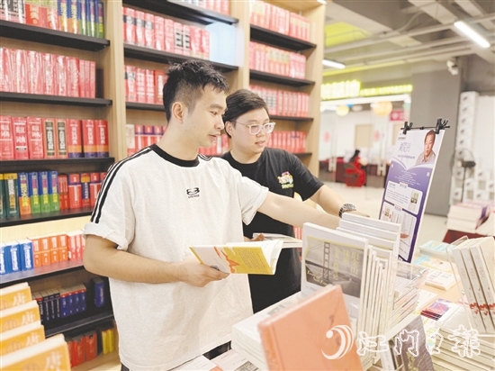 臺山市推動全民閱讀，促進閱讀空間遍地開花，讓書香氛圍日益濃厚。