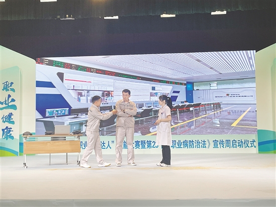 比賽現(xiàn)場(chǎng)，選手展示自己的技能。