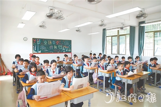 臺山市開展“文明閱讀少年行”共讀《人民日報(bào)》活動(dòng)。