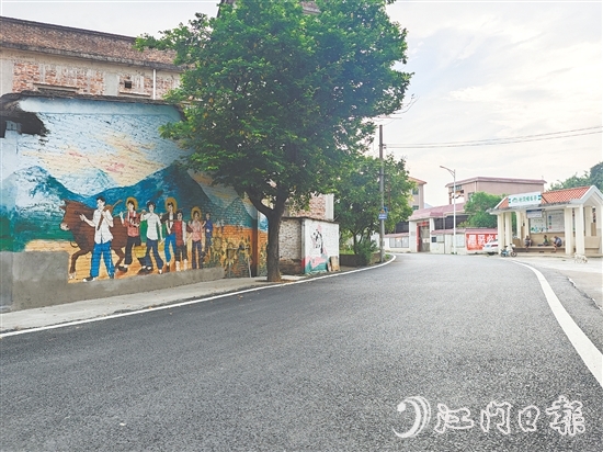 粉洞村升級(jí)改造村道，進(jìn)一步優(yōu)化村莊人居環(huán)境。