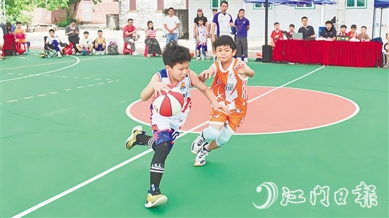 比賽現(xiàn)場上演精彩對決。