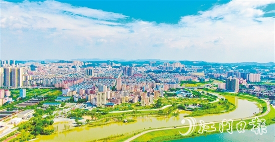 沙坪河岸，一幅“水清岸綠，鳥語(yǔ)花香”的小微濕地美麗畫卷映入眼簾。