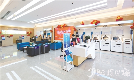 營業(yè)廳環(huán)境煥然一新，功能分區(qū)清晰明確。