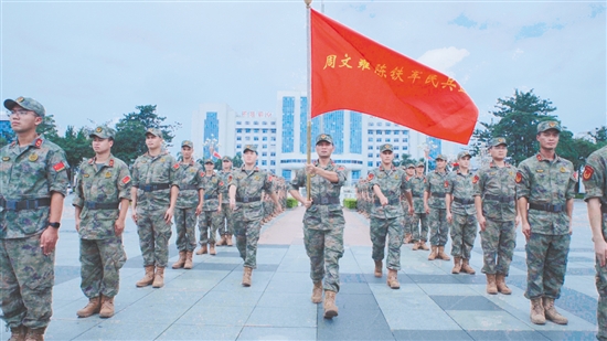 開平周文雍陳鐵軍民兵連黨員比例達(dá)49%。