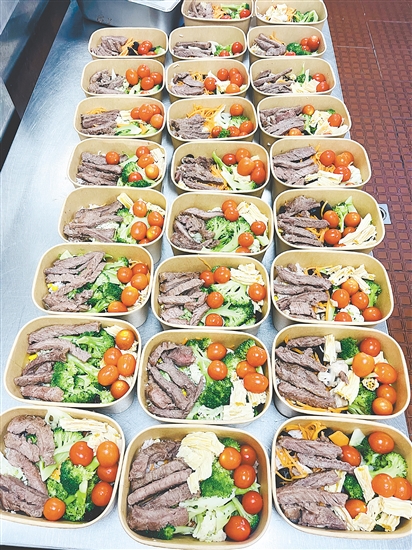 減脂餐葷素搭配，色香味俱全。