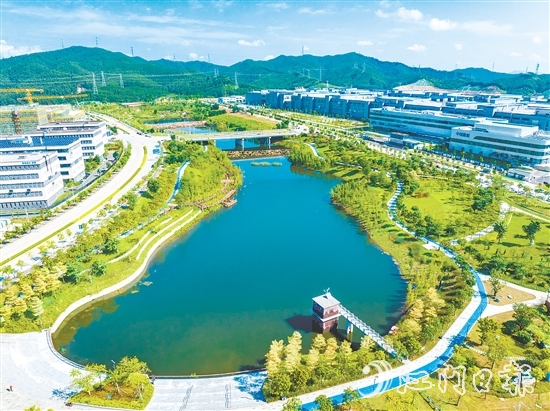 司前鎮(zhèn)全力推進(jìn)新會(huì)智造產(chǎn)業(yè)園鳳山湖園區(qū)建設(shè)，依托中創(chuàng)新航等鏈主企業(yè)的帶動(dòng)效應(yīng)，推動(dòng)五金不銹鋼與新能源等產(chǎn)業(yè)鏈跨鏈融合發(fā)展。