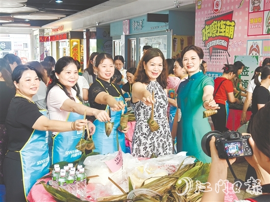 恩平市舉辦慈善包粽活動，這是這座“感恩之城”一年一度的溫情盛會。