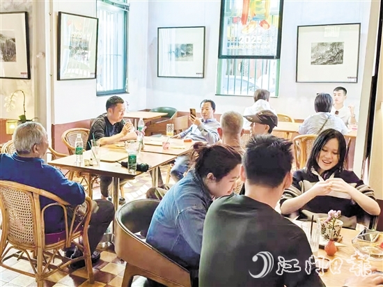 臺(tái)山民宿既保留了歷史肌理，又賦予了建筑現(xiàn)代功能。