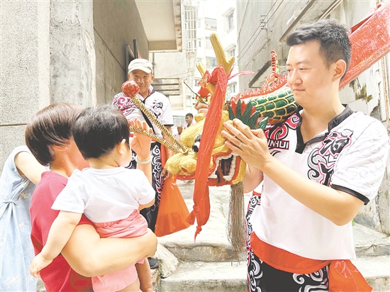 泗丫村將“扒旱龍”的習(xí)俗保留下來。