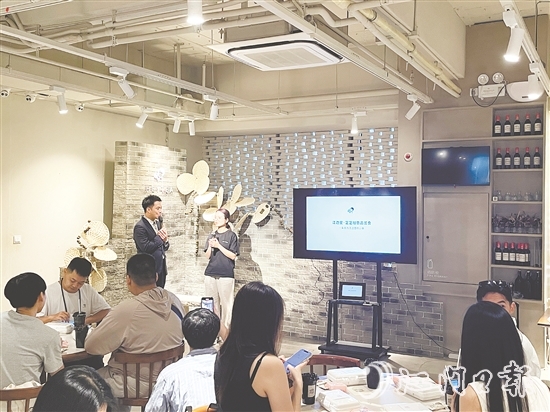 芝芝柑普品鑒會(huì)上，粉絲分享自己與喜茶、與江門的故事。