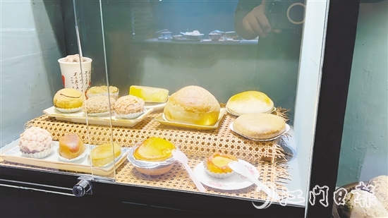 古埠奇石館展出的”下午茶三點三奇石“。