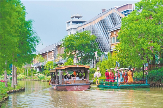 到江門古勞水鄉(xiāng)旅游區(qū)感受嶺南水鄉(xiāng)的魅力。