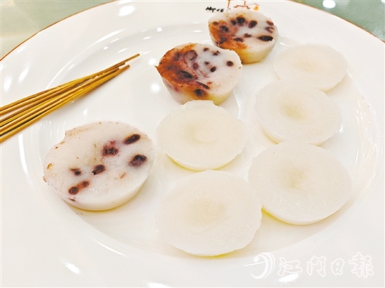 缽仔糕晶瑩剔透、滑嫩彈潤(rùn)。