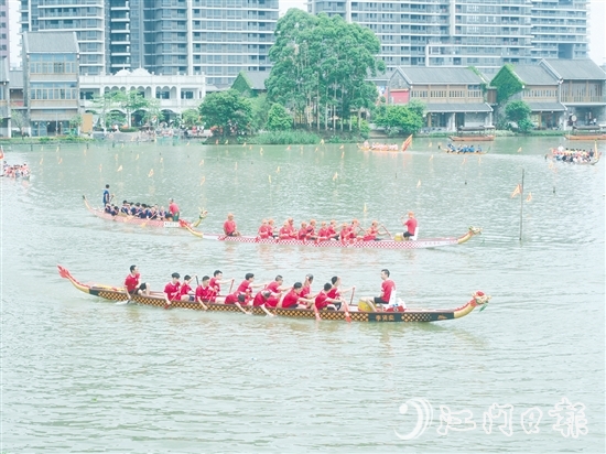 5月31日，21支龍舟隊伍齊聚古勞水鄉(xiāng)，展現(xiàn)龍舟運動的魅力。張澤彬