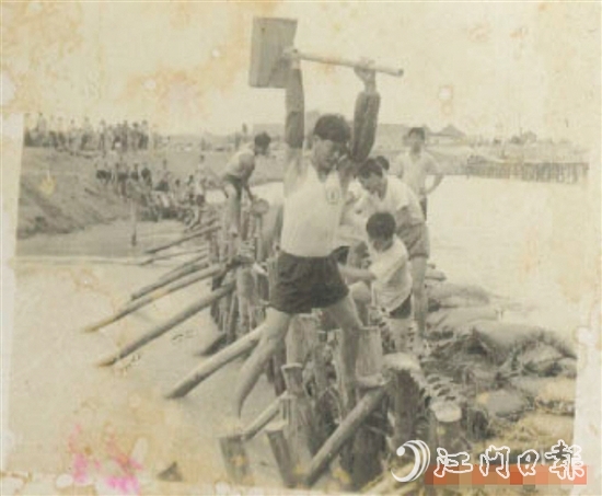 1958年9月，恩平拉開(kāi)錦江水庫(kù)建設(shè)的序幕。