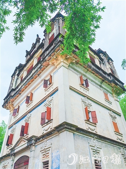 升峰樓保存完好，游客可以從樓內(nèi)保留下來的用品，了解前人的生活。