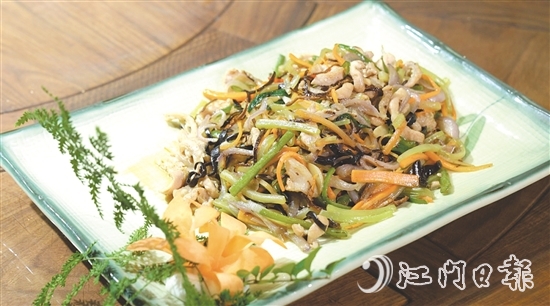 陳皮五彩絲色彩斑斕、口感豐富。