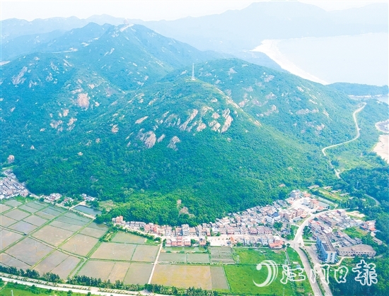 川島鎮(zhèn)飛東村依山傍海，擁有豐富美麗的旅游資源。