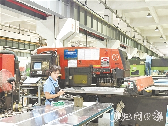 高美空調(diào)生產(chǎn)線經(jīng)過數(shù)字化改造后，生產(chǎn)效率提升顯著，生產(chǎn)流程得到優(yōu)化。