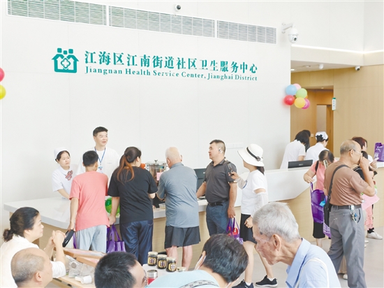 活動現(xiàn)場熱鬧非凡。