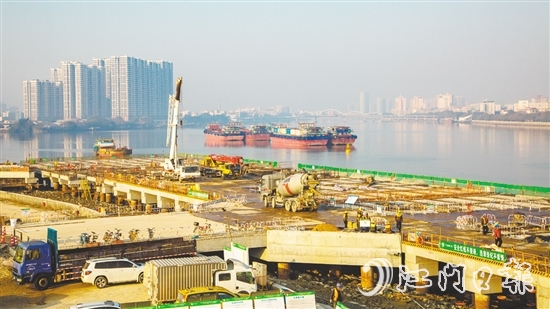 開平市城市投資集團(tuán)有限公司參與的三埠新港項(xiàng)目，將有效提升開平內(nèi)河通航能力。