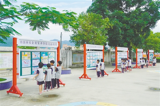 水口鎮(zhèn)沙岡小學(xué)通過手抄報(bào)比賽、宣傳欄等方式，開展防溺水安全教育活動。