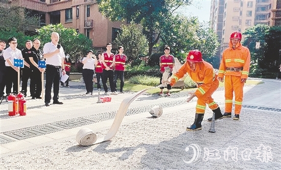 ▲會(huì)城應(yīng)急管理辦指導(dǎo)轄區(qū)各村（社區(qū)）、有關(guān)部門(mén)單位和各企業(yè)開(kāi)展應(yīng)急演練活動(dòng)。