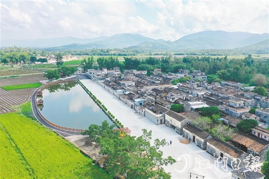 四九鎮(zhèn)東方村以產(chǎn)業(yè)融合發(fā)展新范式、文旅融合新地標(biāo)、生態(tài)宜居新標(biāo)桿的三重蝶變，繪就產(chǎn)業(yè)興、生態(tài)美、百姓富的鄉(xiāng)村振興新圖景。