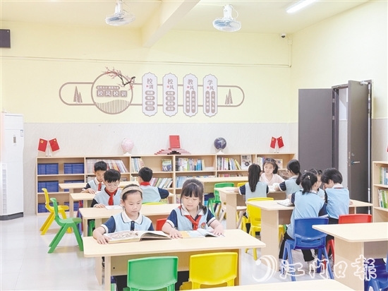 臺(tái)山市堅(jiān)持以“書(shū)香臺(tái)山”建設(shè)為統(tǒng)領(lǐng)，推動(dòng)全民閱讀蔚然成風(fēng)。