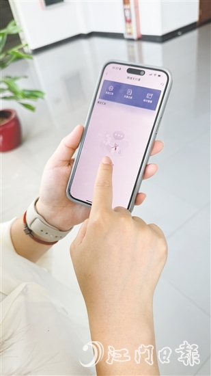 市民體驗(yàn)跨境支付通。