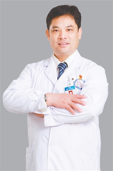 人物檔案：徐裕海，康復醫(yī)學科?？浦魅?，理療副主任技師，從業(yè)31年，黨齡27年。