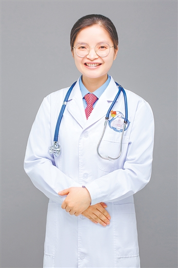 人物檔案：梁金碧，腎內綜合科+老年病科五區(qū)主任助理，副主任醫(yī)師，從業(yè)16年，黨齡18年。