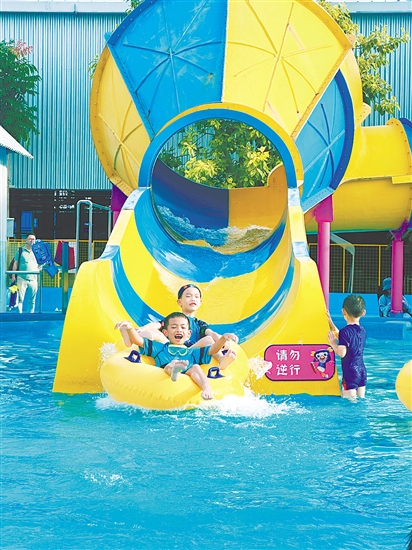 巴貝高世界·比比親水樂園有眾多玩水設(shè)施。