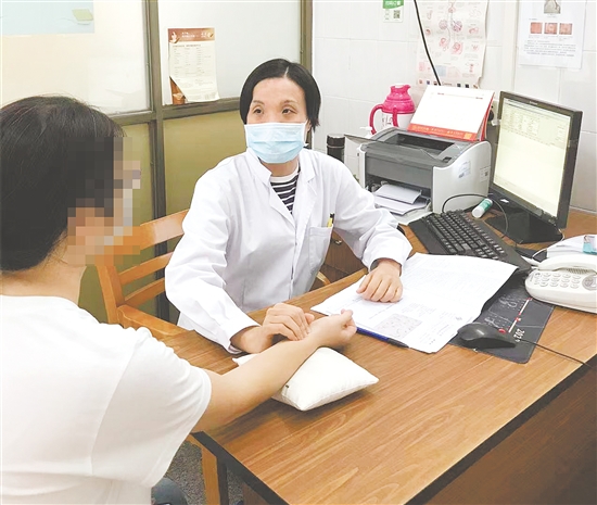 月經(jīng)出現(xiàn)異常應(yīng)盡快到醫(yī)院進(jìn)行專業(yè)檢查。