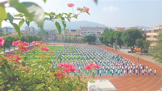 大課間活動(dòng)現(xiàn)場。