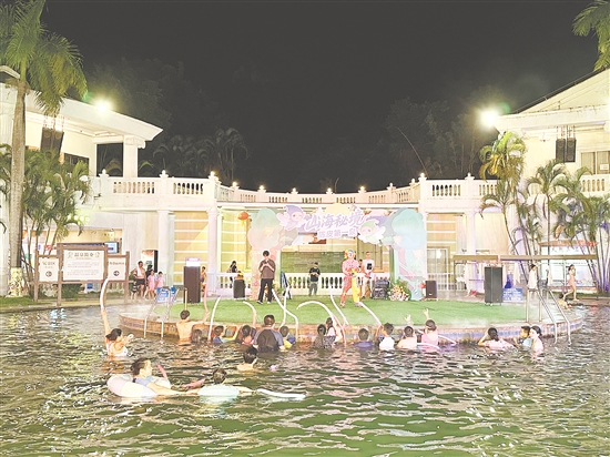 江門古兜溫泉度假區(qū)打造浪漫唯美的夜間水上音樂(lè)會(huì)。