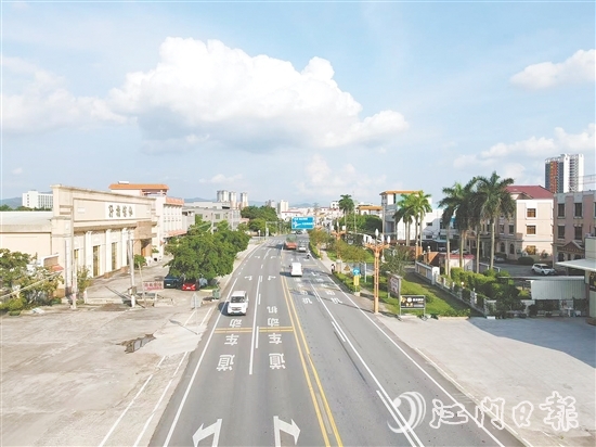 大江鎮(zhèn)人大代表助推民生實事項目建設(shè)跑出“加速度”，圖為實施風(fēng)貌帶升級的國道G240線廊道整治工程。