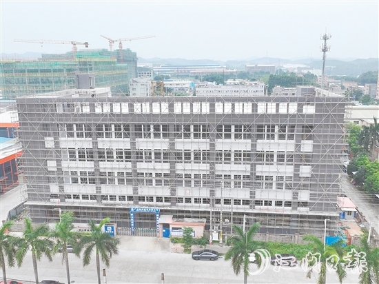 鶴城鎮(zhèn)大力推動(dòng)“工改工”，成功引進(jìn)弘耀德環(huán)保設(shè)備項(xiàng)目。