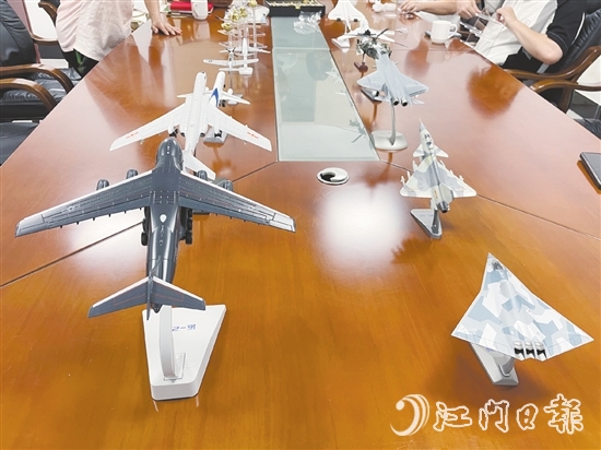 這批飛機(jī)模型采用鋅合金材質(zhì)，利用壓力鑄造技術(shù)制造，屬于市面上較為高端的模型。