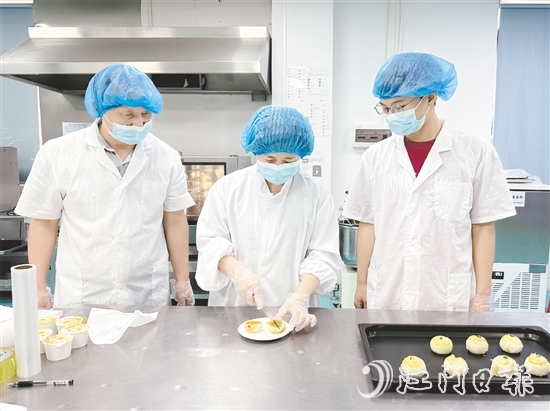 針對(duì)消費(fèi)者對(duì)食品健康的要求，旭日蛋品在鴨源的營(yíng)養(yǎng)或飼養(yǎng)習(xí)性上去作出改變，以控制產(chǎn)品脂肪含量。