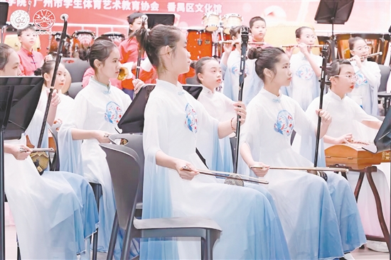 臺(tái)山市新寧小學(xué)民樂團(tuán)在各級(jí)比賽中屢獲佳績(jī)。