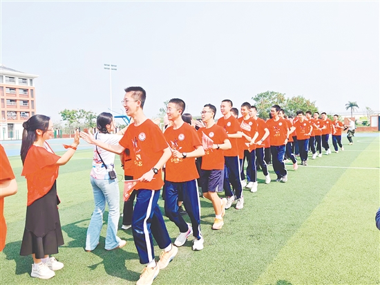 景賢學(xué)校師生面對中考，滿懷信心。